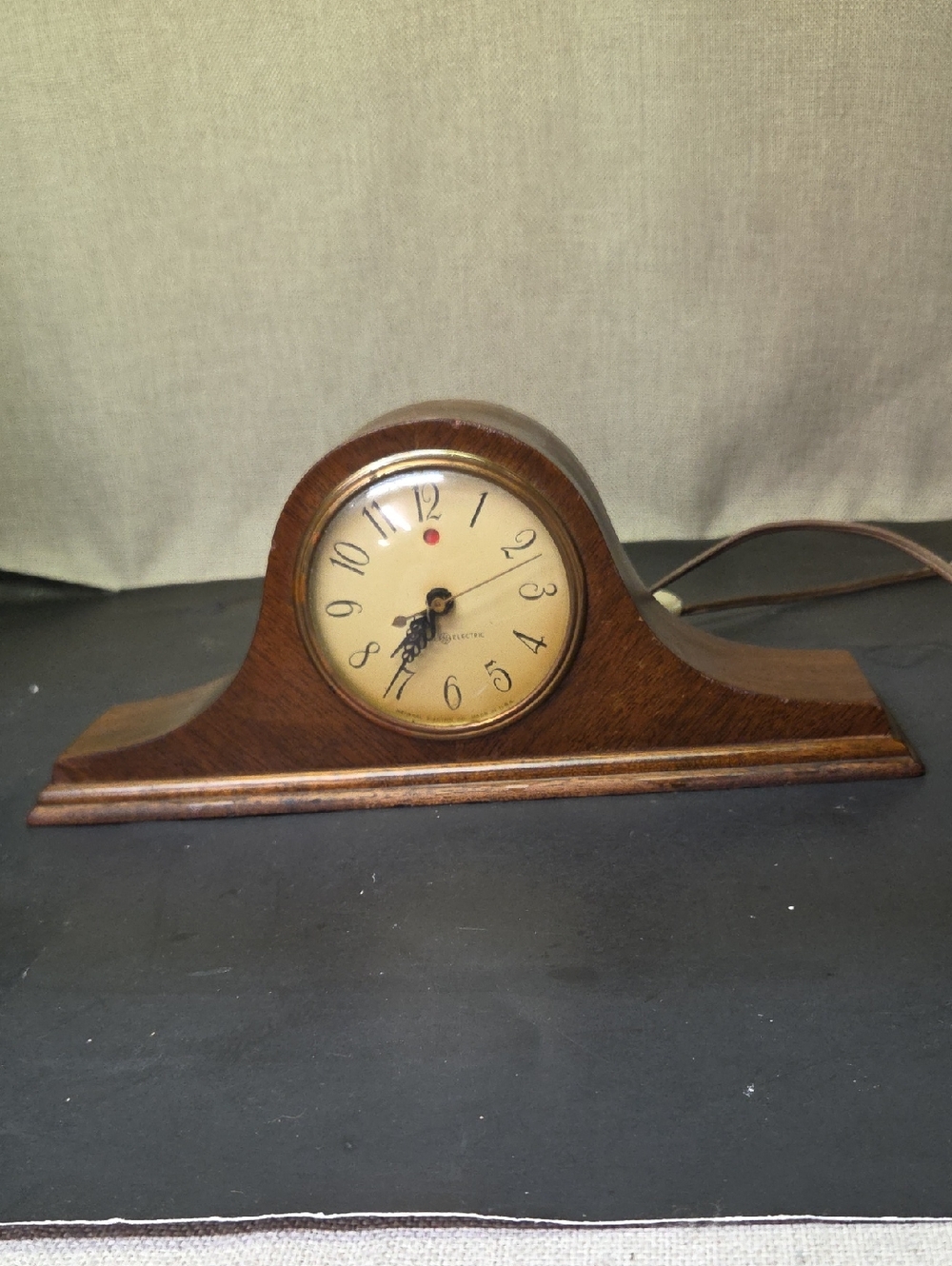 Vintage General Electric Model‎ 3H06 12" Wide Wooden Mantle Clock